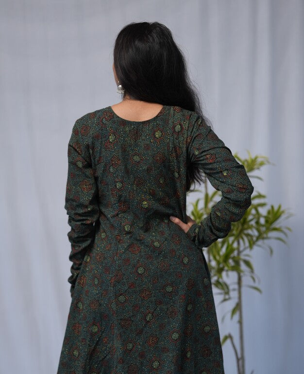 Aarvi Ajrakh Cotton Green Chudi Sleeves Kali Kurta